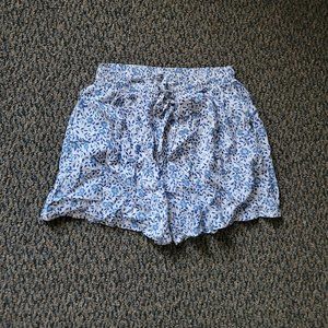 The Limited Sweet Blue Floral Stretch Waistband Shorts Size Medium